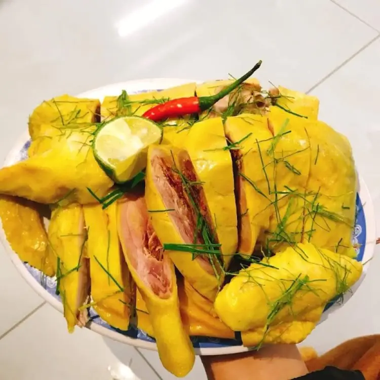Hình ảnh 1 Con Gà Ta Ủ Muối Chặt Sẵn + Rau Dưa & 2 bánh bao chiên giòn