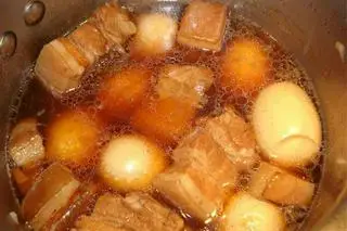 Hình ảnh Cơm thịt kho nước dừa
