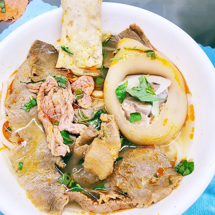 Hình ảnh Bún Bò Đặc Biệt + Giò heo