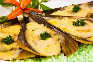 Hình ảnh Sò mai - nướng Phô Mai