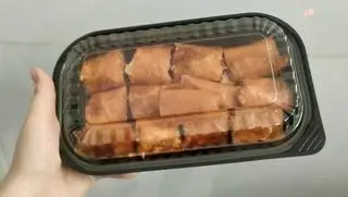 Hình ảnh bánh tráng cuốn full topping 