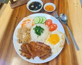 Hình ảnh Cơm tấm sườn bì trứng