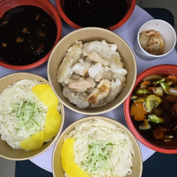 Hình ảnh Combo 2 người: Mì tương đen + Thịt Chiên Giòn Sốt Chua Ngọt/ 2인 세트: 짜장면 2개 + 탕수육