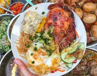 Hình ảnh Cơm sườn chả trứng - ốp la
