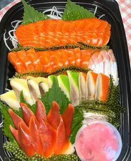 Hình ảnh Combo 200gr Cá Hồi, 100gr Cá Trích Ép Trứng, 8 miếng Sò Đỏ