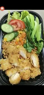 Hình ảnh Mì trộn Indo gà viên