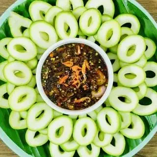 Hình ảnh Xoài non bao tử - mắm ruốc