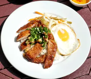 Hình ảnh Cơm sườn ốp la