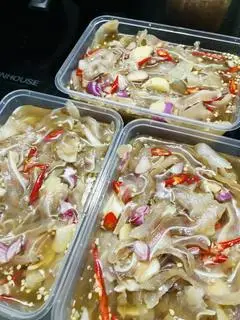 Hình ảnh Tai heo ngâm mắm tỏi hộp lớn