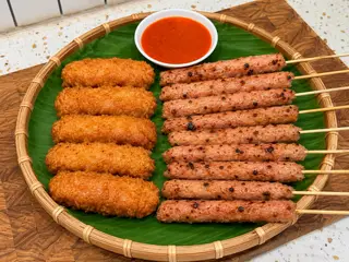 Hình ảnh Combo 2: 5 nem rán trần + 10 nem chua nướng