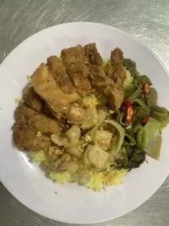 Hình ảnh Mì trộn gà xé da giòn trứng lòng đào + canh rong biển