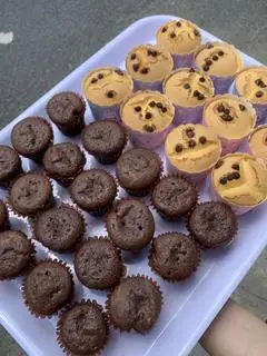 Hình ảnh 4 muffin, 2 bông lan