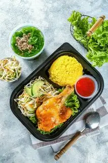 Hình ảnh Cơm gà sốt cay