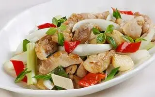 Hình ảnh Cơm trắng gà xào nấm
