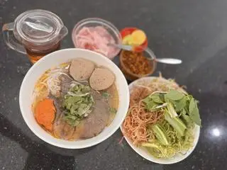 Hình ảnh Nạm + Bò Viên + Chả Cua