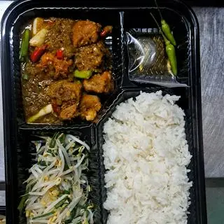Hình ảnh Cơm Sườn Non Kho Sả Ớt