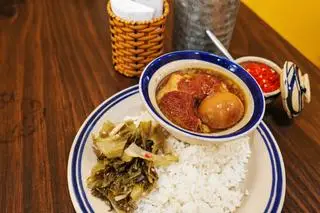 Hình ảnh Cơm thịt kho hột vịt
