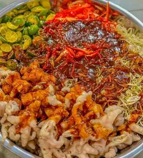 Hình ảnh Chân gà sốt thái