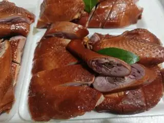 Hình ảnh Gà ủ hun khói nguyên con