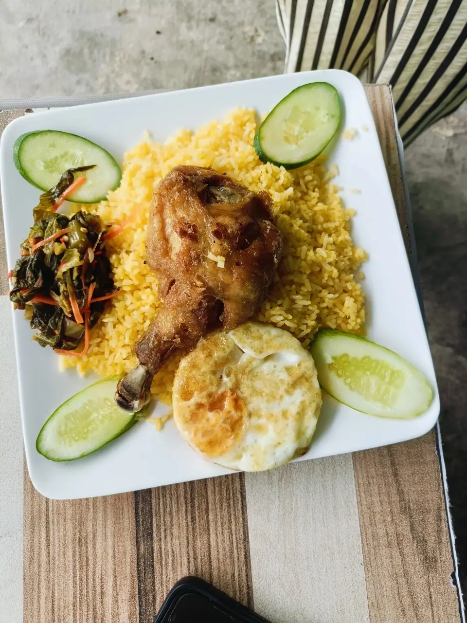 Hình ảnh Cơm chiên đùi - trứng ốp la + canh