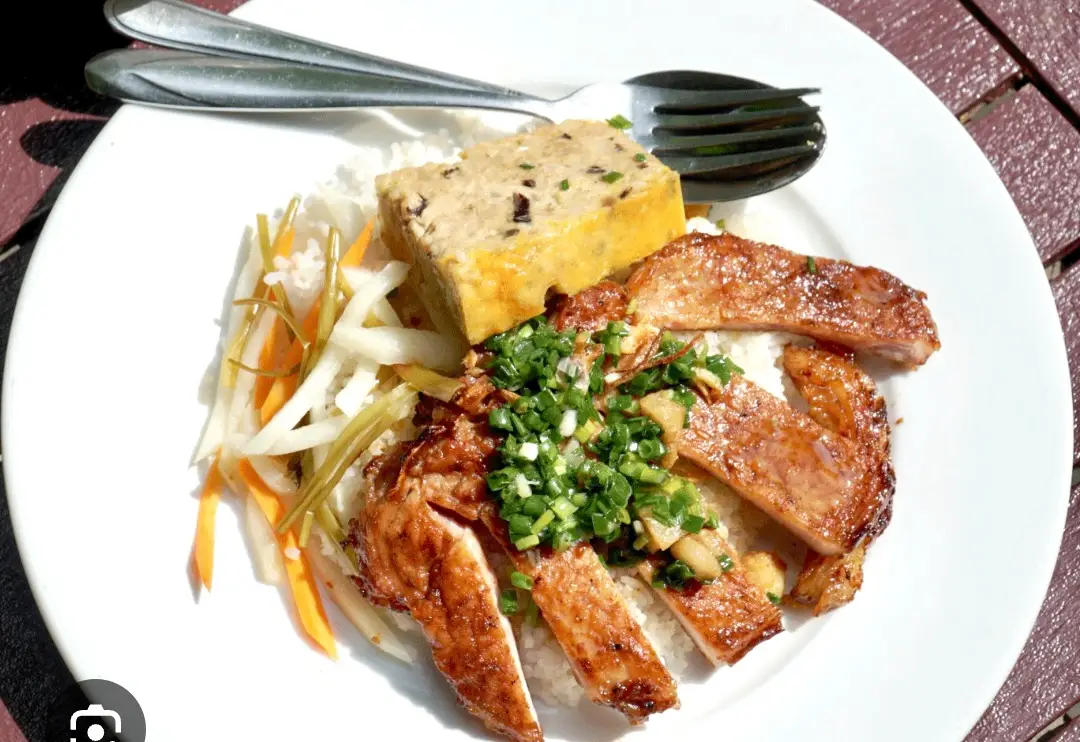 Hình ảnh cơm tấm sườn chả 
