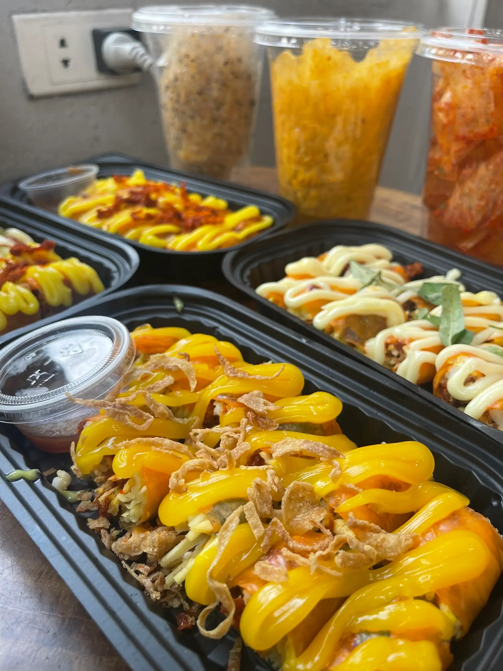 Hình ảnh Bánh tráng cuốn xốt bò 