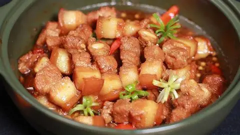 Hình ảnh Cơm Thịt Ba Rọi Kho Tiêu