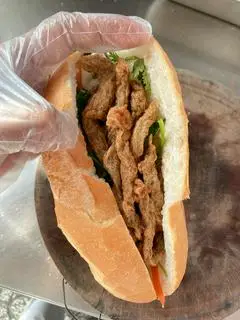 Hình ảnh Bánh mì chả cá sợi