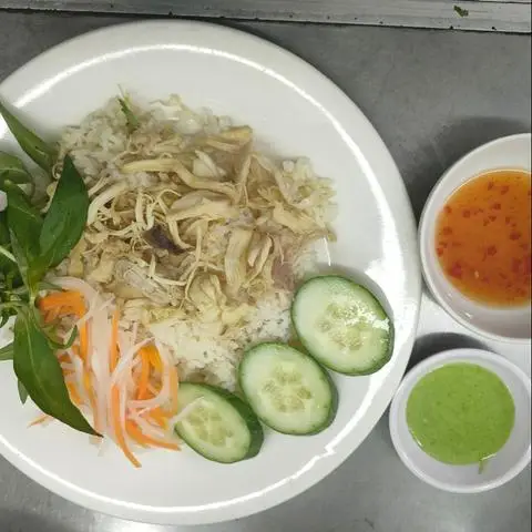 Hình ảnh Cơm gà xé