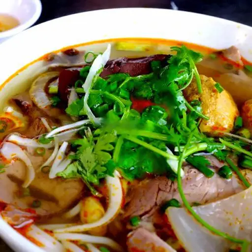Hình ảnh Bún bò Huế không móng thay bằng mọc cua