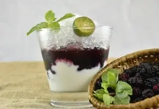 Hình ảnh Yaourt lắc mứt dâu tằm