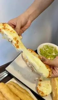 Hình ảnh Bánh mì phô mai kéo sợi