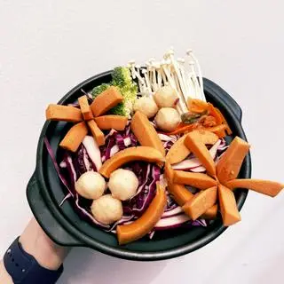 Hình ảnh Mì cay xúc xích cá viên