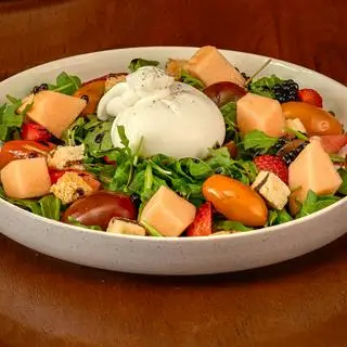 Hình ảnh Xà lách cà chua với phô mai Burrata