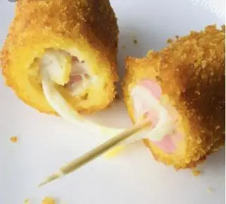 Hình ảnh HotDog xúc xích phô mai - 1 cây