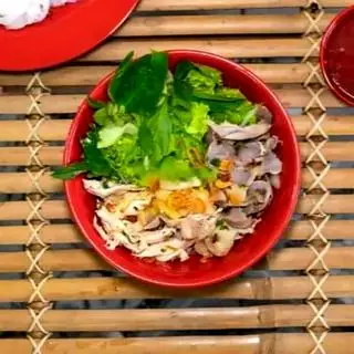 Hình ảnh Bánh ướt lòng gà và gà xé