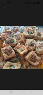 Hình ảnh cơm đậu nhồi thịt + chả sốt 