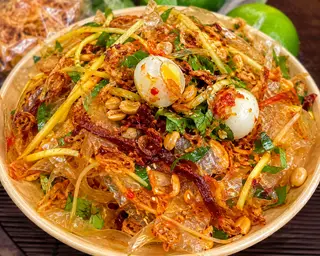 Hình ảnh Bánh tráng trộn thập cẩm bịch