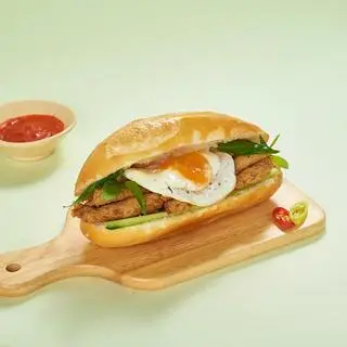 Hình ảnh Bánh mì đặc biệt 2 (nhiều chả cá + trứng) 