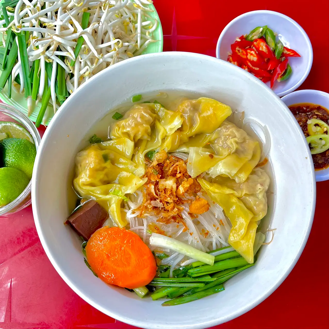 Hình ảnh Hủ tiếu hoành thánh