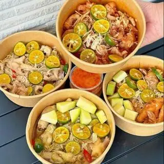 Hình ảnh Chân gà rút xương Sốt thái hoặc Ngâm sả tắc