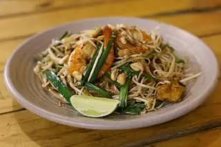 Hình ảnh Hủ Tíu Xào Tôm ( Pad Thai )