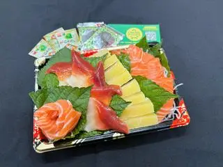 Hình ảnh Set sashimi 100g cá hồi tươi Nauy + Nửa thanh cá trích ép trứng Nhật -6 miếng sò đỏ Nhật Bản cho 2 người