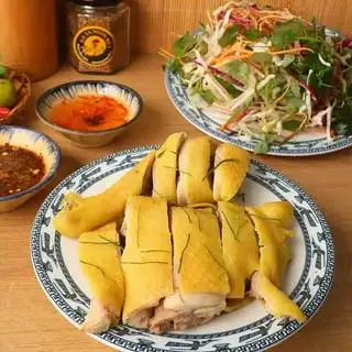 Hình ảnh Gà chặt má đùi lớn - cháo gỏi
