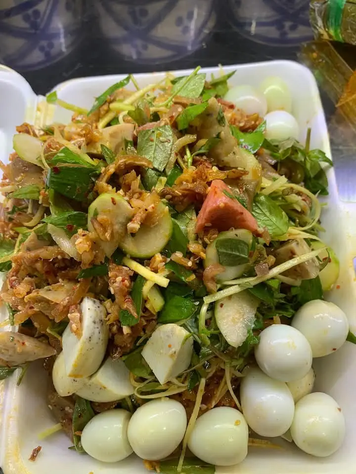 Hình ảnh Tré Trộn Đặc Biệt - Tặng Kèm Bánh Phồng Tôm 