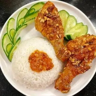 Hình ảnh Cơm gà xối mỡ size nhỏ 