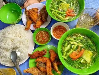 Hình ảnh BÚN CÁ CHẤM CÁ GIÒN