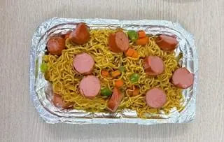 Hình ảnh Mỳ trộn xúc xích