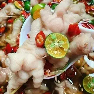 Hình ảnh Chân gà sả ớt rút xương 8 chân