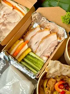 Hình ảnh Heo quay cuốn bánh tráng